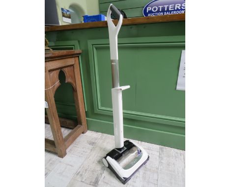 G-Tech Air Ram Platinum in working condition with accessories and charger.