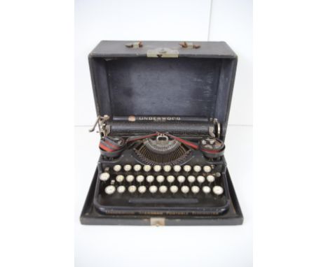 Underwood Vintage Standard portable typewriter approx 1920's vintage. Appears to be in good overall condition but untested. S