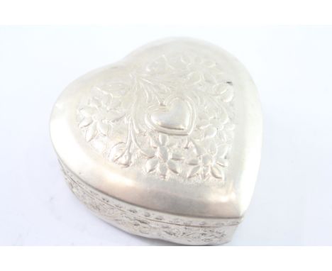 Vintager Stamped .800 Continental Silver Heart Shaped Trinket Box (79g) 2206881