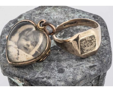 An Edwardian gilt metal and glass heart shaped locket, polished cabochon hearts within a gilt border with applied beads for o