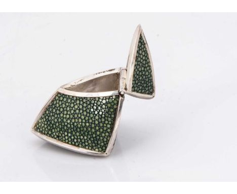 A modern silver and shagreen triangular box by James Dougall, 4.4cm high, 1.82 ozt, the outer with panels of green shark or r