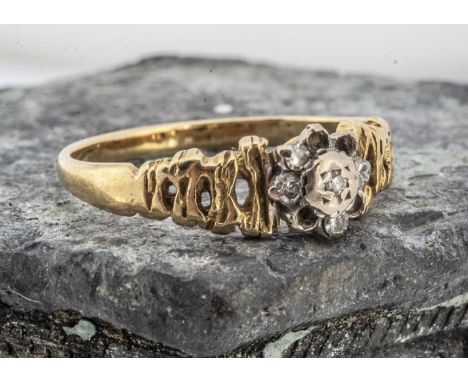 An 18ct gold illusion set diamond modern cluster ring,  some settings vacant, the textured shoulders, with a white metal sett