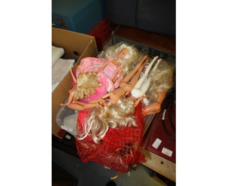 Tub vintage Barbies, Action Men etc
