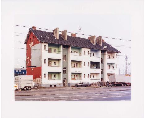RUFF, THOMAS1958 Zell a. H./SchwarzwaldTitel: Haus Nr 2 III. Datierung: 1989. Technik: C-Print mit Diasec Face kaschiert. Dar