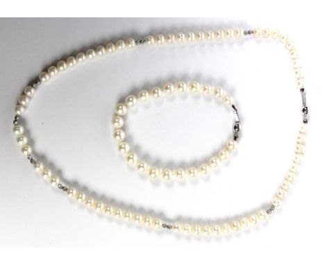A single string cultured freshwater pearl necklace with white metal clasp stamped 375, length 46cm, with matching bracelet al