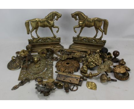 A brass lion's head door knocker and further various door furniture.