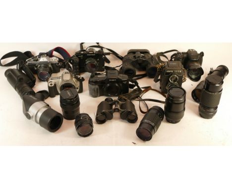 A collection of mixed cameras and accessories to include a Pentax Super A, a Minolta Dynax 7 and a Lubitel 166B 