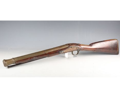 A late 18th/early 19th century brass barrelled blunderbuss with round ring-turned barrel, barrel length 42cm, flared muzzle w