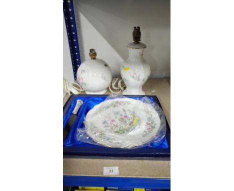 AYNSLEY PLATE & 2 LAMPS 