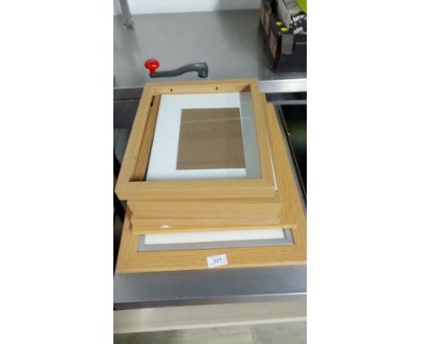 6 PICTURE FRAMES & 1 MIRROR 
