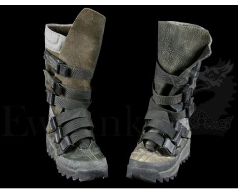 † Starship Troopers (1997) A pair of Mobile Infantry Trooper boots, size US 9.5. Please note that VAT is payable on top of th