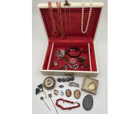 A vintage cream coloured jewellery box containing assorted antique &amp; vintage jewellery items. To include marcasite set ca