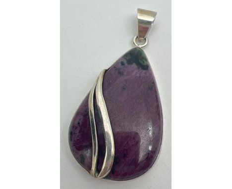 A silver teardrop shaped pendant set with ruby Zoisite with simple twist design overlay. Silver mark to back of bale. Approx.