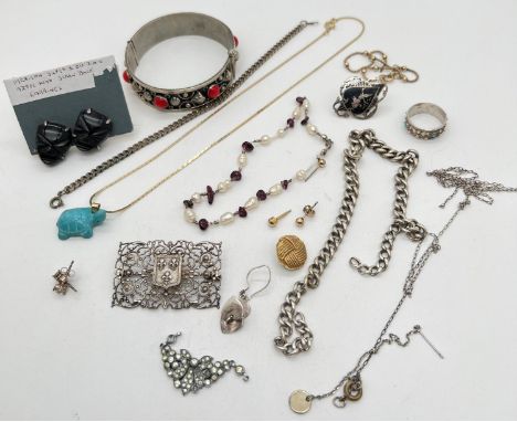 A small collection of costume and silver jewellery, some a/f. To include a pair of screw back Mexican silver obsidian carved 