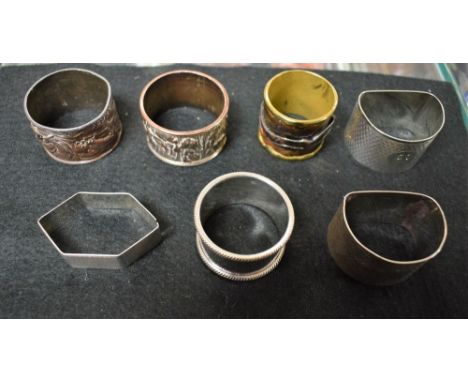 A pair of silver engine turned napkin rings; other napkin rings (7)