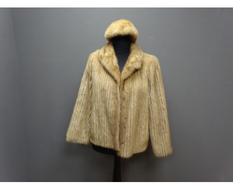 Vintage short mink coat size 14 and matching mink hat (2)
