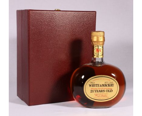 WHYTE & MACKAY 21 year old blended Scotch Whisky, 75cl, 40% vol., boxed.