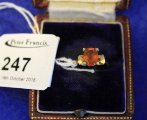 14ct gold orange stone dress ring. CONDITION REPORT: Stone is dirty and appears cloudy. Setting and shank ok. Size: K/LWeight