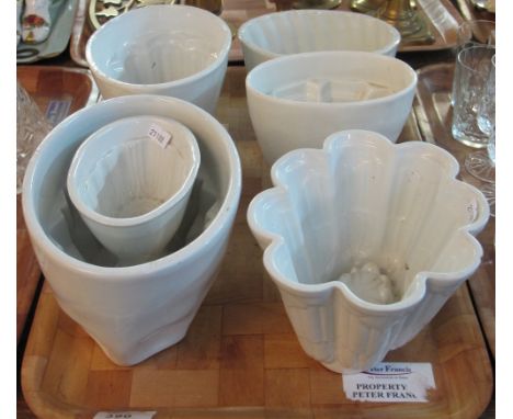 Six ceramic jelly moulds of varying sizes and designs (6).