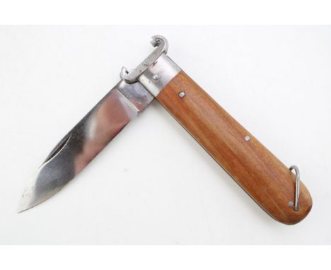 Pocket knife with shotgun cartridge removal tool for 12 and 16 bore cartridges, 12.5cm closed.  In good original condition.