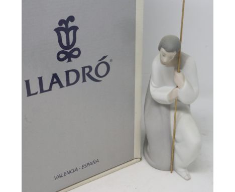 Lladro figurine, Saint Joseph 4533, with shortened metal staff, H: 23 cm. UK P&amp;P Group 2 (£20+VAT for the first lot and £