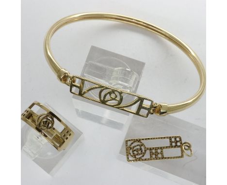 9ct gold ring with matching unmarked bangle and pendant, ring size J/K, ring 1.9g. UK P&amp;P Group 1 (£16+VAT for the first 