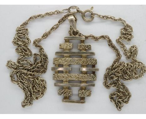 Italian 925 silver pendant necklace, chain L: 54 cm. UK P&amp;P Group 1 (£16+VAT for the first lot and £2+VAT for subsequent 