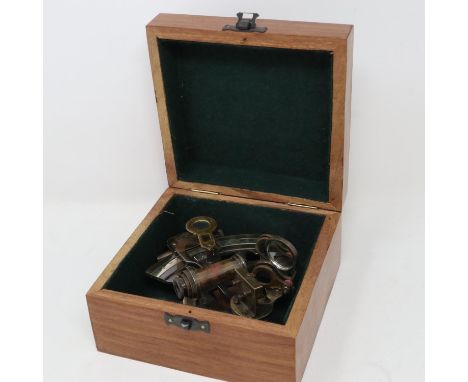 Brass sextant in a hardwood box. UK P&amp;P Group 2 (£20+VAT for the first lot and £4+VAT for subsequent lots) 