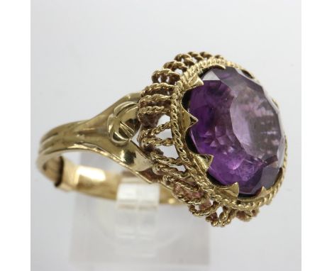 9ct gold ring set with a large purple topaz, size O, 4.7g. UK P&amp;P Group 1 (£16+VAT for the first lot and £2+VAT for subse