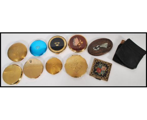 A selection of vintage 20th century compacts to include a selection of Stratton examples, some engine turned examples, a flor
