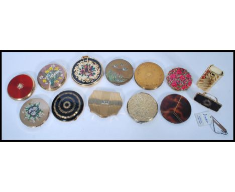 A selection of assorted vintage 20th century compacts including Stratton to include two compacts with floral sprays, an engin