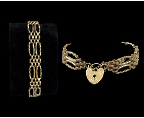 9ct yellow gold bar gate bracelet with love heart padlock hallmarked London between 1975 and 1998, weighing 13.72 grams, 24cm