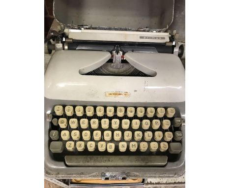 TYPEWRITER ADLER - MODEL PRIMUS