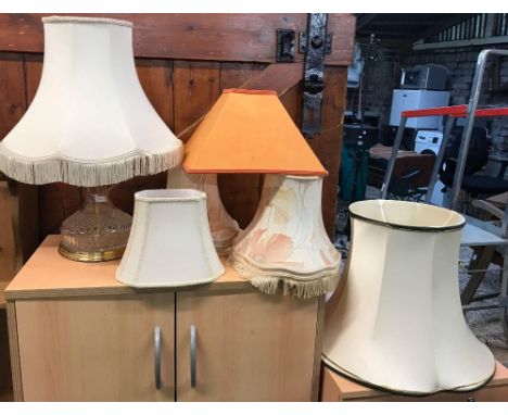 GLASS BASED TABLE LAMP WITH FRINGED SHADE &amp; A QTY OF OTHER SHADES OF VARIOUS TYPES &amp; DESIGNS