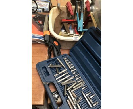 CARTON OF VARIOUS TOOLS INCL; BENCH VICE ETC &amp; A SEALEY INSERT BIT &amp; HOLDER SET - ALMOST COMPLETE