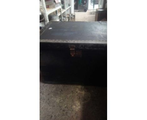 METAL &amp; WOODEN TRUNK