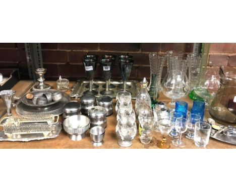 SHELF OF GLASSWARE &amp; METALWARE