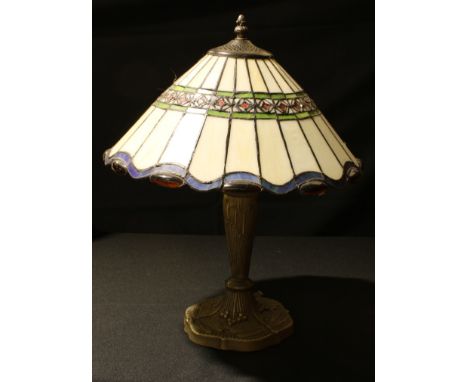 A Tiffany style table lamp, stained glass shade, approx. 44cm high 