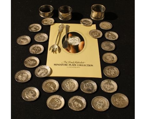 A Franklin Mint set twenty four of miniature silver plates, The Floral Alphabet, London 1979, 271g, paperwork corresponding; 