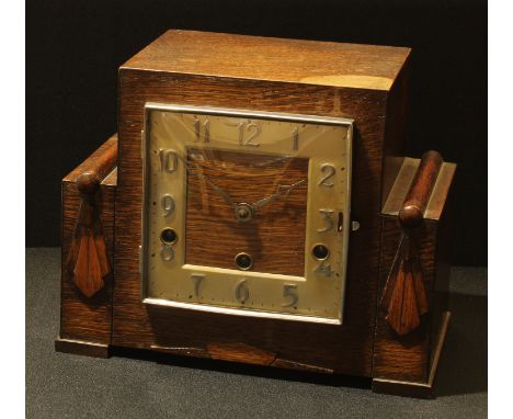 An Art Deco oak mantel clock, Westminster chime movement, 21.5cm high, 26.5cm wide 