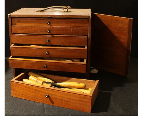 Tools - a mahogany tool/collectors chest of six graduated drawers containing a quantity of chisels and gouges 