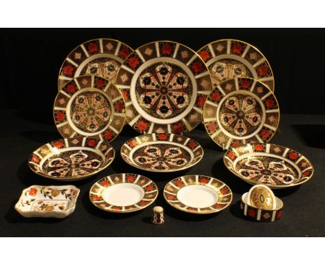 A Royal Crown Derby Imari 1128 pattern side plate, first quality; others 1128 side plates, dishes, saucers, tea plates, oval 