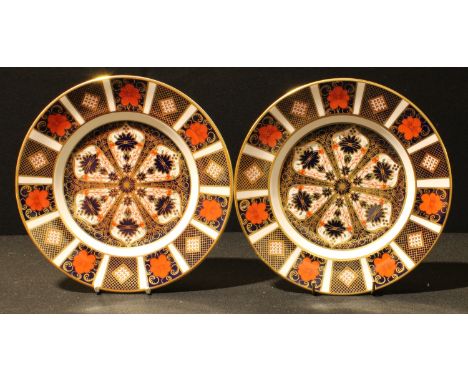 A pair of Royal Crown Derby 1128 pattern side plates, 22cm, first quality 