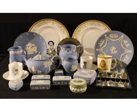 Ceramics - a Wedgwood Jasperware teapot; others, jugs, boxes, etc; 1902 Coronation teacups; a pair of Royal Doulton Belmont p