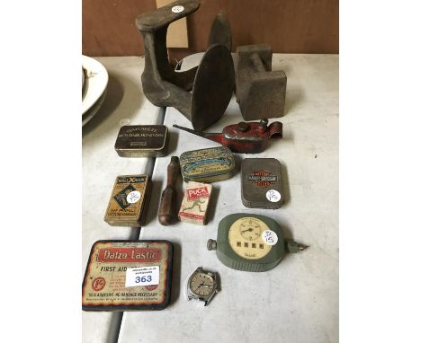 A VINTAGE SHOE LAST, A 7LB WEIGHT, VARIOUS VINTAGE TINS AND A MINIATURE OIL CAN ETC 