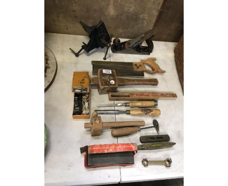 VARIOUS VINTAGE TOOLS - A RECORD PLANE, STANLEY NO 75 REBATE PLANE IN BOX, CHISELS ETC 