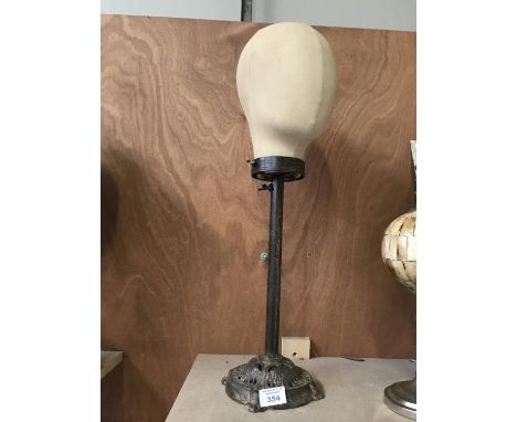A VINTAGE STYLE MANIKIN HEAD MODEL 