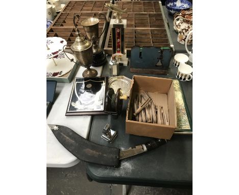 VARIOUS VINTAGE ITEMS TO INCLUDE A CASED KNIFE, VINTAGE FISHING REEL, TROPHIES ETC 