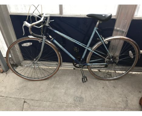 A VINTAGE RALEIGH WISP RACING BIKE 