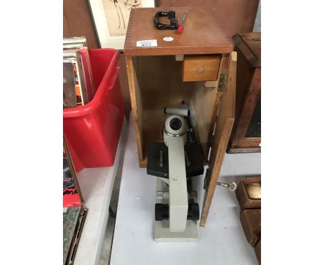 A VINTAGE MICROSCOPE IN A WOODEN CASE 